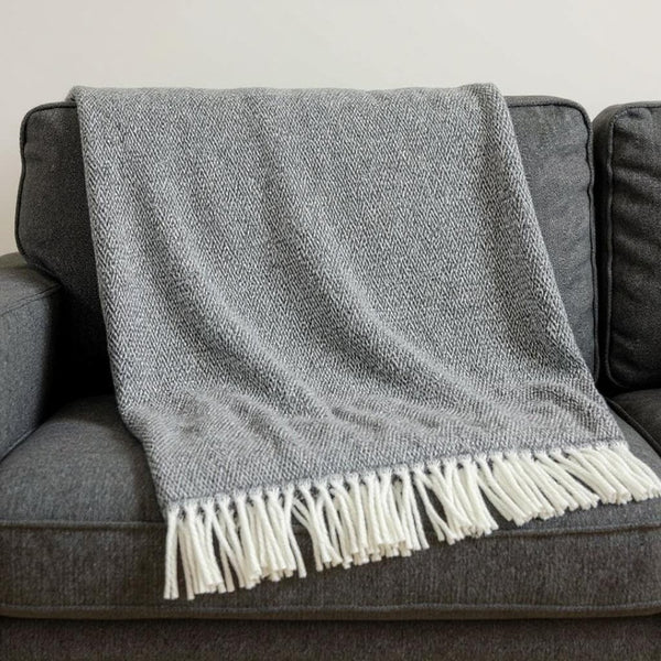 HomeRoots 55" Woven Herringbone Plush Throw Blanket - Dark Gray & White Cotton Blend with Stylish Fringe Design 633083