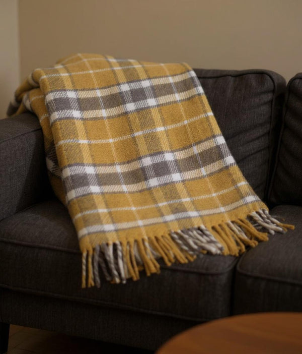 HomeRoots 55" Luxurious Gold and Brown Plaid Throw Blanket - Soft Cotton Blend with Fringe for Cozy Living Spaces 633089