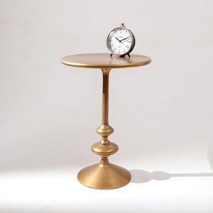 HomeRoots 22" Gold Aluminum Round Pedestal End Table – Elegant Accent for Small Spaces, Versatile & Chic Decor 634162