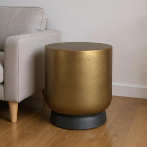 HomeRoots 18" Antiqued Brass Aluminum Round End Table - Stylish Accent Piece for Small Spaces, Versatile Use 636069