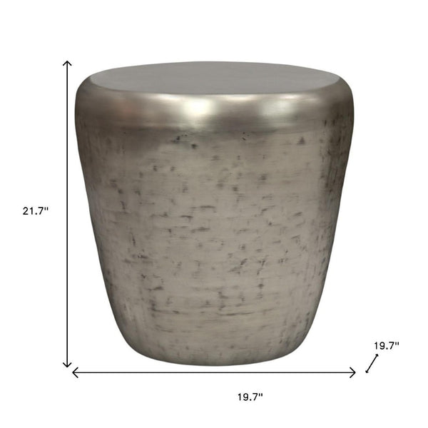 HomeRoots 22" Stylish Silver Metal Round End Table - Modern Industrial Design for Small Spaces & Versatile Use 636110