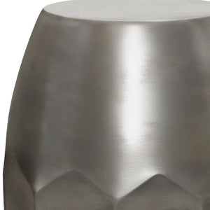 HomeRoots 20" Sleek Silver Metal Round End Table - Modern Minimalist Design for Small Spaces & Versatile Use 636133
