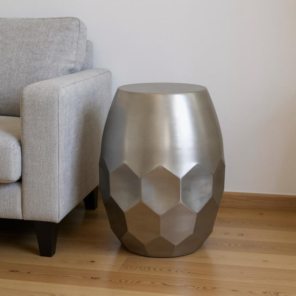 HomeRoots 20" Sleek Silver Metal Round End Table - Modern Minimalist Design for Small Spaces & Versatile Use 636133