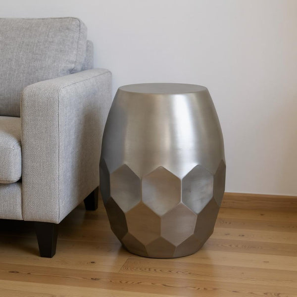 HomeRoots 20" Sleek Silver Metal Round End Table - Modern Minimalist Design for Small Spaces & Versatile Use 636133