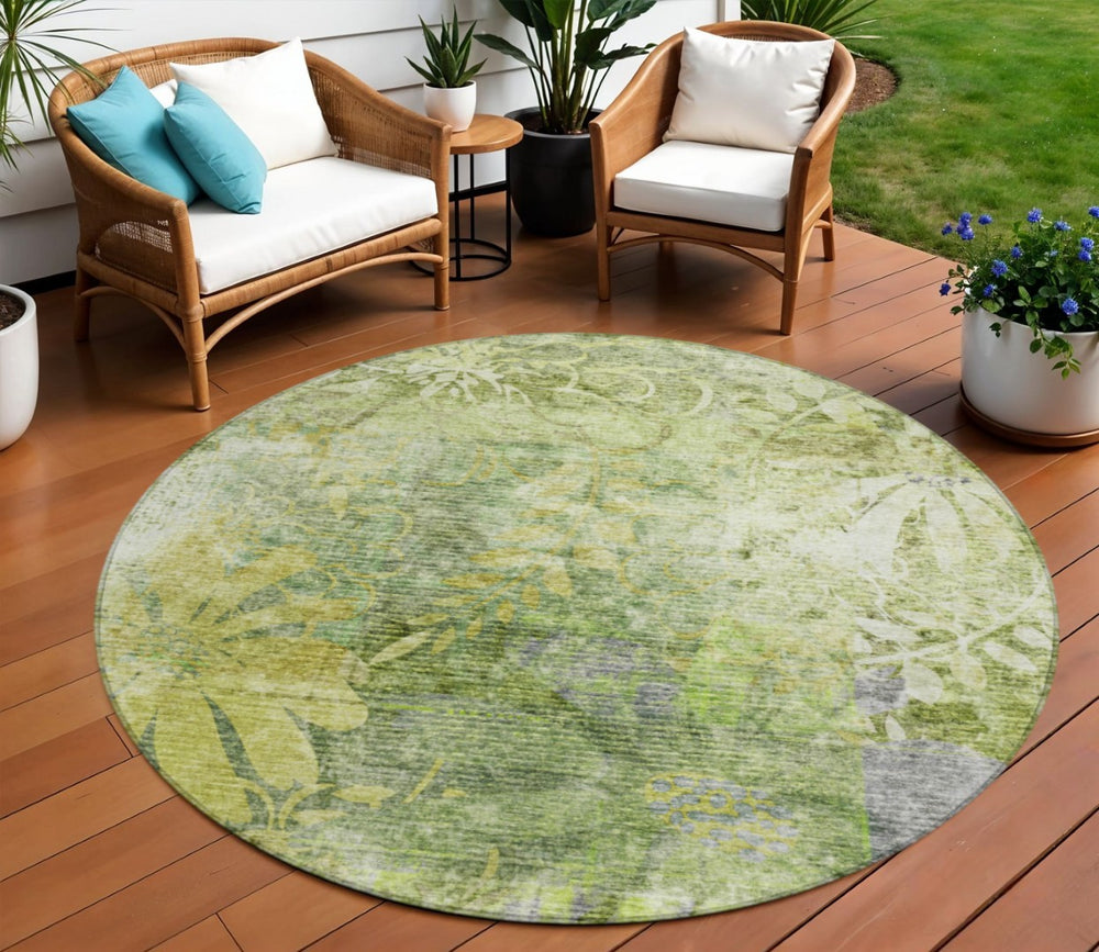 HomeRoots 8' Artichoke Green & Ivory Round Floral Rug - Durable, Washable, Perfect for Indoor/Outdoor Use! 639253