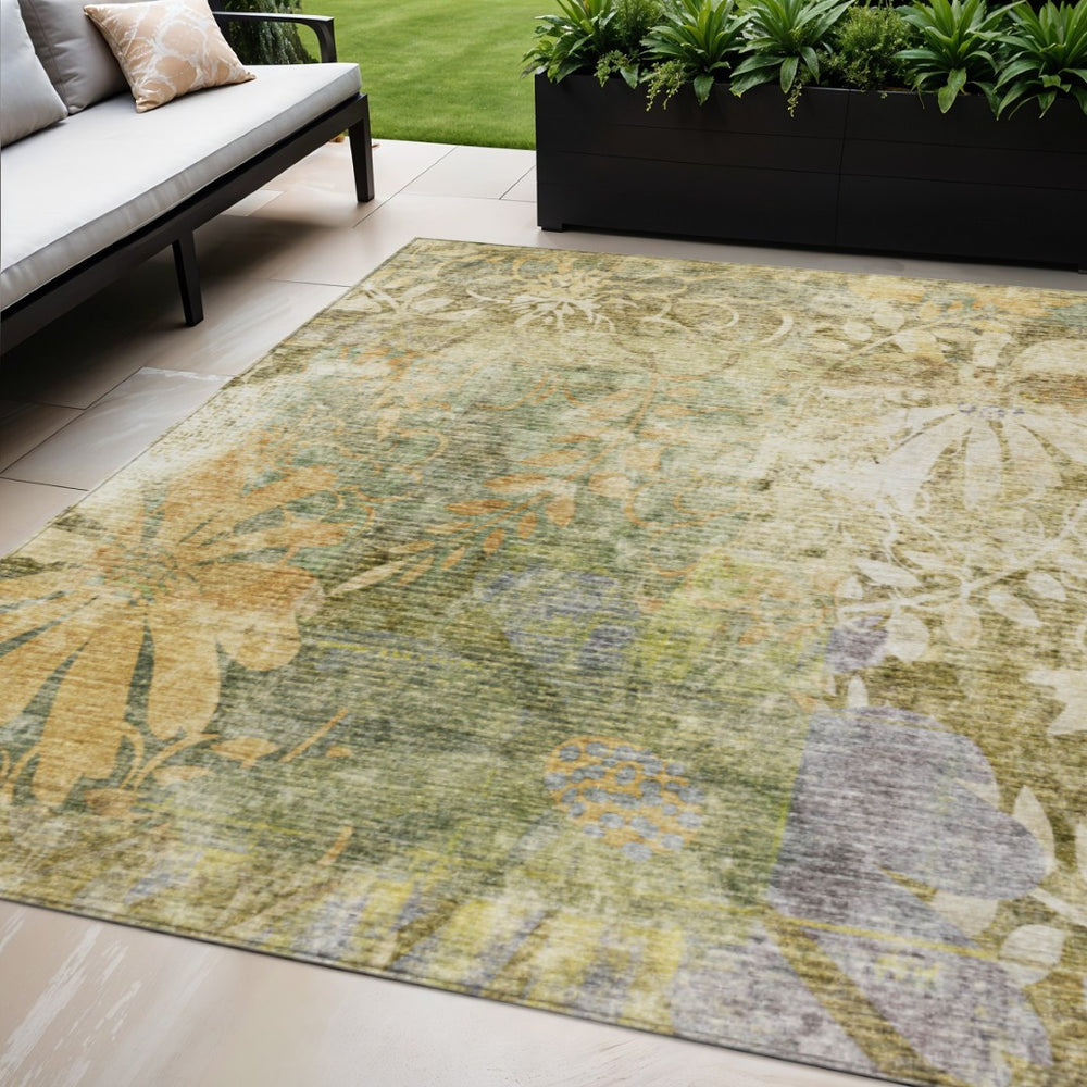HomeRoots 5' Durable Brown and Ivory Floral Area Rug - Washable Indoor/Outdoor Design for High-Traffic Spaces 639258