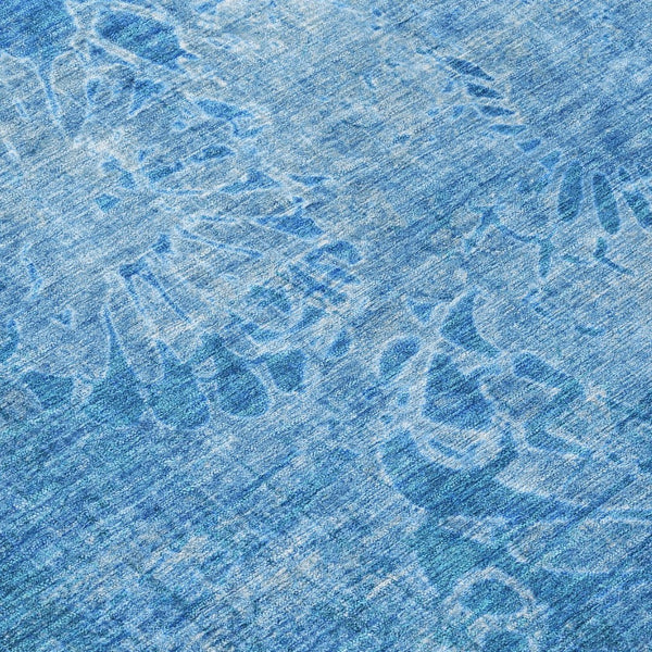 HomeRoots 8' Denim Blue Round Floral Indoor/Outdoor Area Rug - Machine Washable, Durable, Pet-Friendly Design 639289