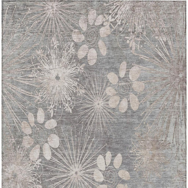 HomeRoots 5' Gray and Silver Floral Area Rug - Durable, Washable Indoor/Outdoor Accent for High-Traffic Spaces 639330