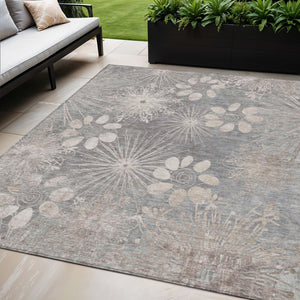 HomeRoots 5' Gray and Silver Floral Area Rug - Durable, Washable Indoor/Outdoor Accent for High-Traffic Spaces 639330