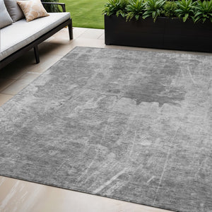 HomeRoots 5' Contemporary Gray and Silver Abstract Washable Area Rug for Indoor & Outdoor High-Traffic Use 639366