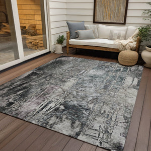 HomeRoots 5' Modern Gray & Silver Abstract Washable Area Rug - Durable, Stylish, Indoor/Outdoor Decor Solution 639744