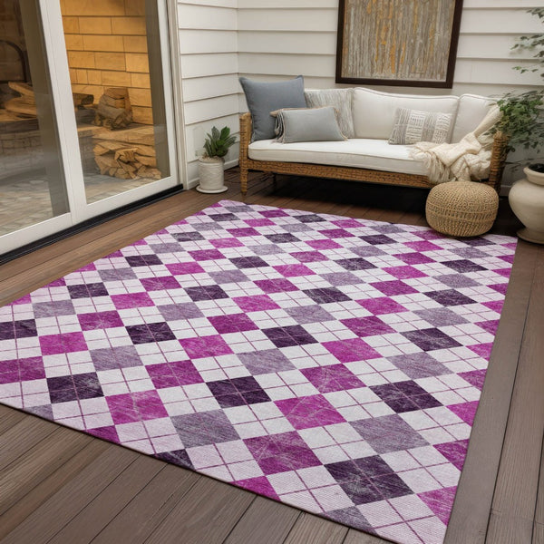 HomeRoots 8' X 10' Blush and Ivory Geometric Indoor Outdoor Rug - Stylish, Durable, Washable, and Versatile 639758