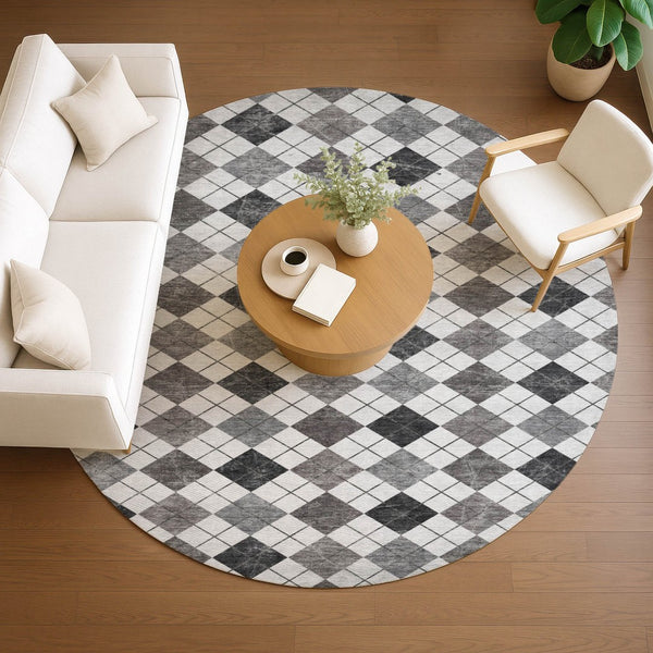 HomeRoots 8' Gray and Ivory Round Geometric Rug - Stylish, Washable, Durable for Indoor & Outdoor Spaces! 639769