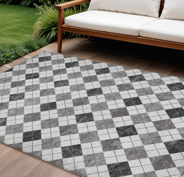 HomeRoots 9' X 12' Gray And Ivory Geometric Washable Rug - Stylish, Durable, Indoor/Outdoor Solution for Homes 639771