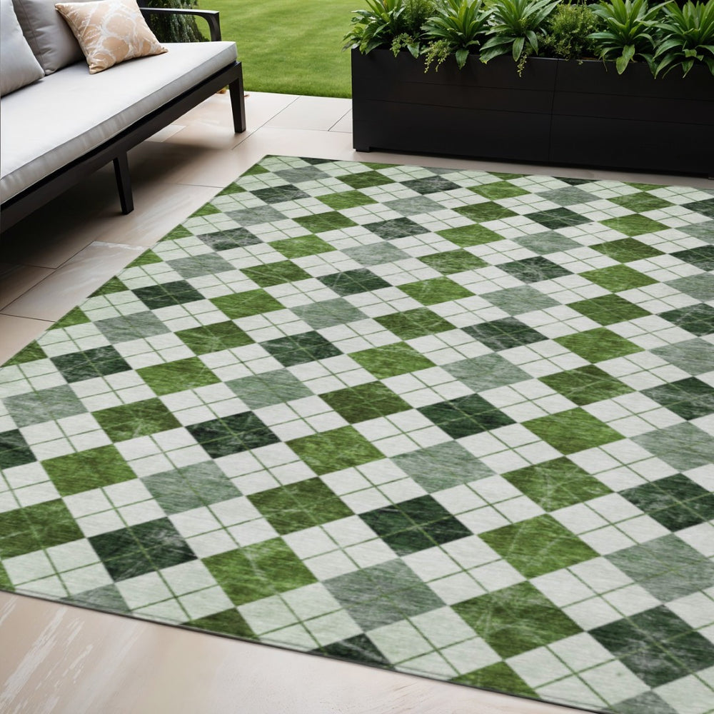 HomeRoots 5' Olive Green & Ivory Geometric Area Rug - Durable, Washable, Indoor/Outdoor Use for Modern Spaces 639774