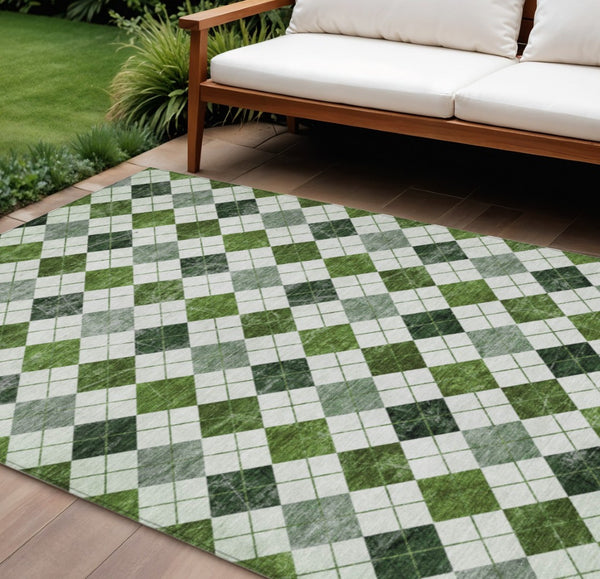 HomeRoots 8' Olive Green & Ivory Geometric Washable Area Rug - Durable Indoor/Outdoor Style for Any Space 639776