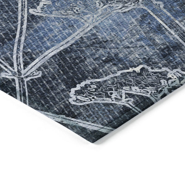 HomeRoots 5' X 8' Navy Blue & Ivory Floral Rug - Stylish, Washable, Indoor/Outdoor, Stain-Resistant Design! 639858