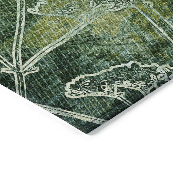 HomeRoots 8' Vibrant Teal Blue Green Floral Round Area Rug - Washable, Durable, Indoor/Outdoor Versatile Design 639871