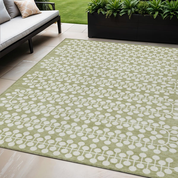 HomeRoots 5' Geometric Artichoke Green & Ivory Washable Area Rug for Indoor/Outdoor Use – Durable, Stylish, Easy Care 640278