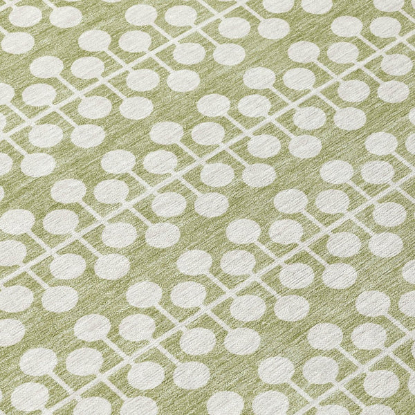 HomeRoots 8' Artichoke Green & Ivory Geometric Round Rug - Stylish, Washable for Indoor/Outdoor Spaces! 640279
