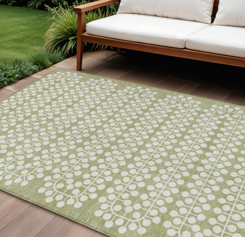 HomeRoots 10' Geometric Artichoke Green & Ivory Washable Area Rug for Indoor/Outdoor Use – Stylish & Durable! 640282