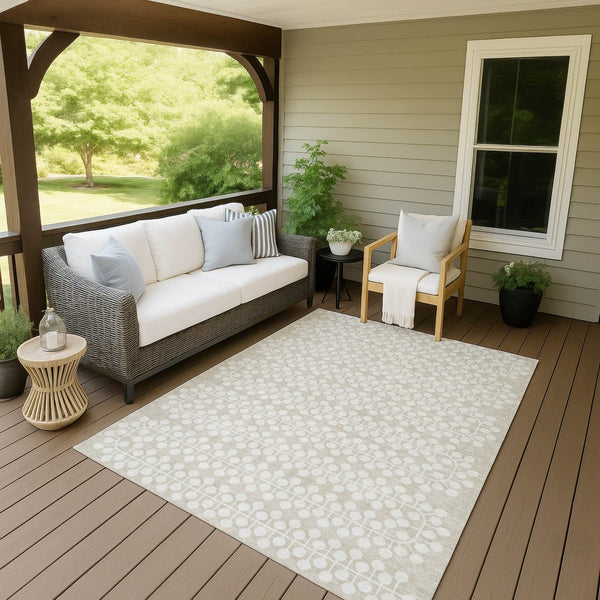 HomeRoots 5' x 8' Beige and Ivory Geometric Area Rug - Washable, Durable Design for Indoor & Outdoor Spaces 640284