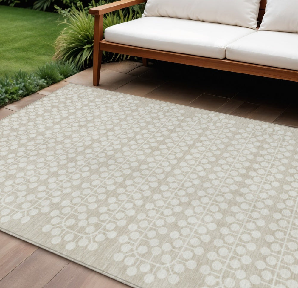 HomeRoots 10' X 14' Beige and Ivory Geometric Area Rug – Washable, Versatile for Indoor & Outdoor Spaces! 640288