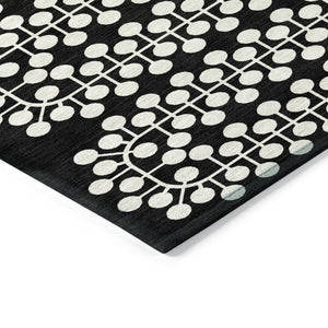 HomeRoots 5' Black and Ivory Geometric Area Rug – Stylish, Durable, Washable for Indoor & Outdoor Use! 640290
