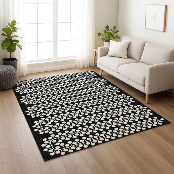 HomeRoots 5' Black and Ivory Geometric Area Rug – Stylish, Durable, Washable for Indoor & Outdoor Use! 640290