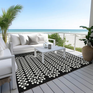 HomeRoots 5' Black and Ivory Geometric Area Rug – Stylish, Durable, Washable for Indoor & Outdoor Use! 640290