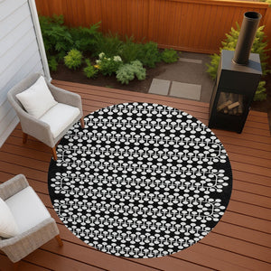 HomeRoots 8' Black And Ivory Geometric Round Area Rug – Durable, Washable Design for Indoor/Outdoor Spaces 640291