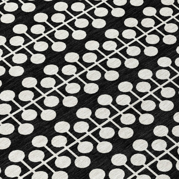 HomeRoots 8' Black And Ivory Geometric Round Area Rug – Durable, Washable Design for Indoor/Outdoor Spaces 640291