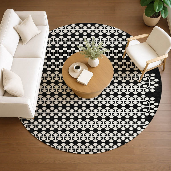 HomeRoots 8' Black And Ivory Geometric Round Area Rug – Durable, Washable Design for Indoor/Outdoor Spaces 640291