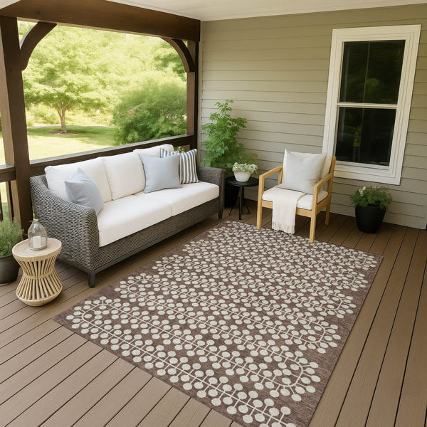 HomeRoots 5' Stylish Brown & Ivory Geometric Washable Area Rug for Indoor/Outdoor Use - Durable & Easy Care 640296