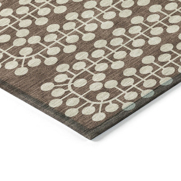 HomeRoots 5' Stylish Brown & Ivory Geometric Washable Area Rug for Indoor/Outdoor Use - Durable & Easy Care 640296
