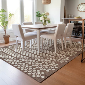 HomeRoots 5' Stylish Brown & Ivory Geometric Washable Area Rug for Indoor/Outdoor Use - Durable & Easy Care 640296