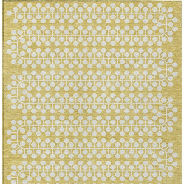 HomeRoots 5' Modern Gold and Ivory Geometric Area Rug – Stylish, Washable, Indoor/Outdoor, Stain-Resistant! 640302