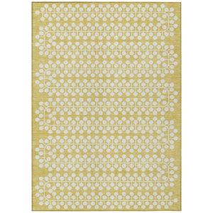 HomeRoots 5' Modern Gold and Ivory Geometric Area Rug – Stylish, Washable, Indoor/Outdoor, Stain-Resistant! 640302