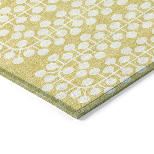 HomeRoots 5' Modern Gold and Ivory Geometric Area Rug – Stylish, Washable, Indoor/Outdoor, Stain-Resistant! 640302