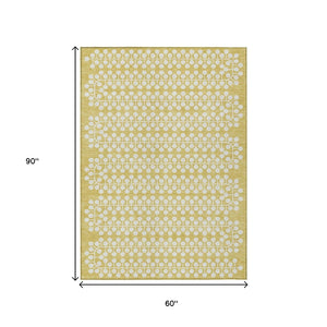 HomeRoots 5' Modern Gold and Ivory Geometric Area Rug – Stylish, Washable, Indoor/Outdoor, Stain-Resistant! 640302
