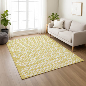 HomeRoots 5' Modern Gold and Ivory Geometric Area Rug – Stylish, Washable, Indoor/Outdoor, Stain-Resistant! 640302