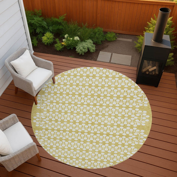 HomeRoots 8' Gold and Ivory Geometric Round Washable Area Rug - Stylish Indoor/Outdoor Décor for All Spaces 640303