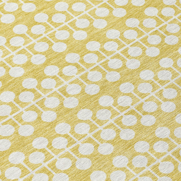 HomeRoots 8' Gold and Ivory Geometric Round Washable Area Rug - Stylish Indoor/Outdoor Décor for All Spaces 640303