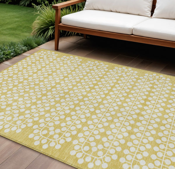 HomeRoots 10' Gold and Ivory Geometric Area Rug - Stylish Washable Indoor/Outdoor Design for All Spaces! 640306