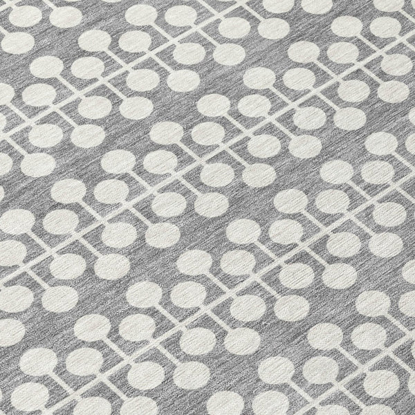 HomeRoots 8' Gray and Ivory Round Geometric Washable Area Rug for Indoor and Outdoor Use - Stylish & Durable! 640309