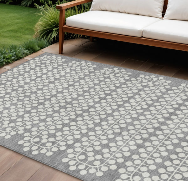 HomeRoots 9' X 12' Gray and Ivory Geometric Area Rug - Washable, Stylish, Durable for Indoor and Outdoor Spaces 640311