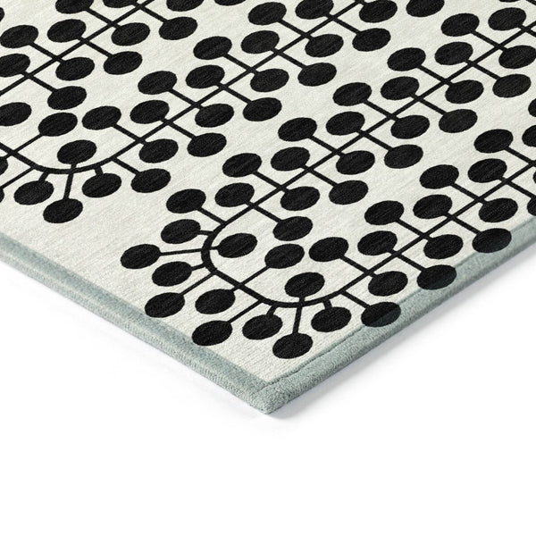 HomeRoots 5' Modern Ivory and Black Geometric Area Rug - Washable, Durable, Indoor/Outdoor, Kid & Pet Friendly! 640315