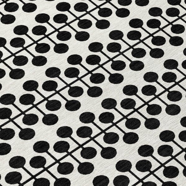 HomeRoots 8' Stylish Ivory and Black Round Geometric Washable Area Rug for Indoor and Outdoor Use, Durable 640317