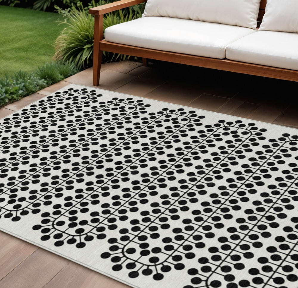 HomeRoots 9' X 12' Ivory and Black Geometric Area Rug – Stylish, Durable, Washable for Indoor & Outdoor Spaces 640321