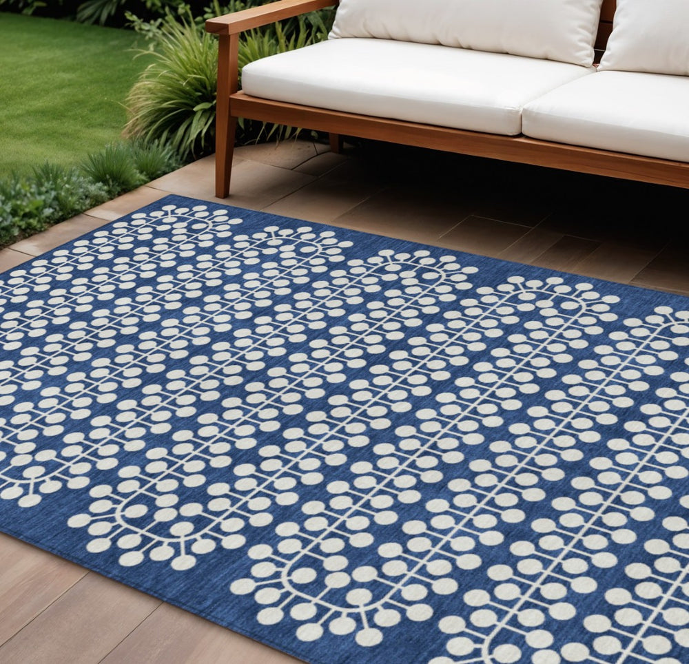 HomeRoots 10' Navy Blue & Ivory Geometric Area Rug - Durable, Washable Design for Indoor & Outdoor Use! 640342